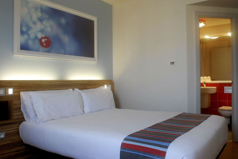 Travelodge Nottingham Central Екстериор снимка